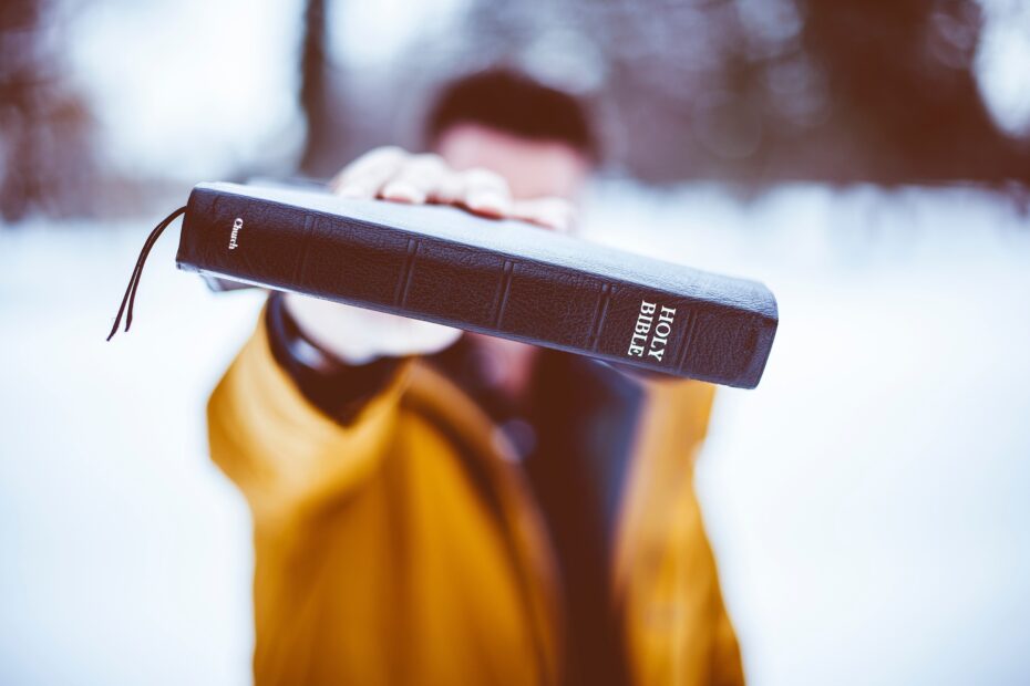 Bibel, Mann, Schnee, Irrtumslosigkeit